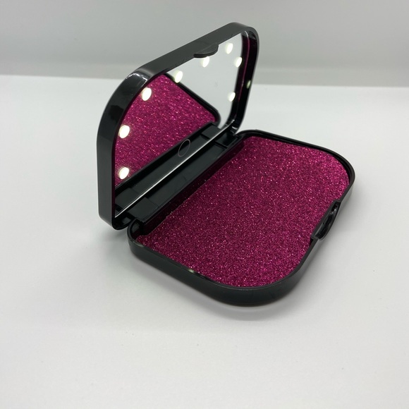 Mirror 🪞 - Picture 2 of 5